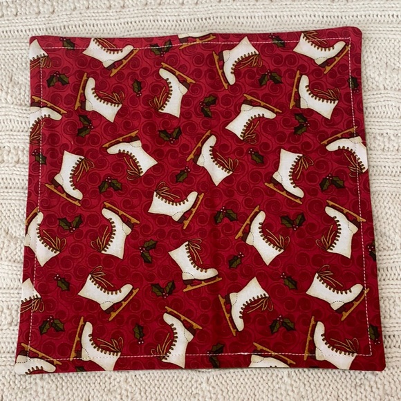 Ice Skate & Holly Cloth Dinner Napkin, set of 4 - Picture 1 of 4